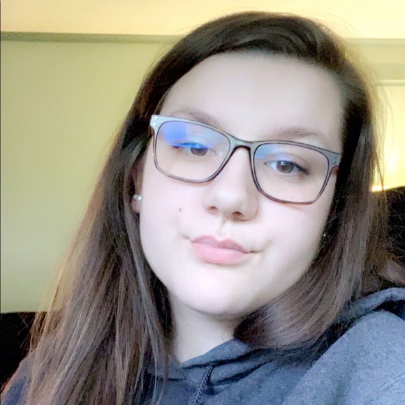 Meet your Posher, Alexis - Picture 1 of 1